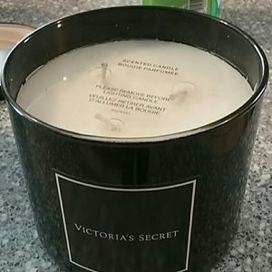 Victoria's Secret Bombshell Candle *HTF* 14.5 Oz